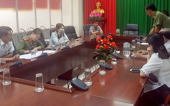 陳氏玉燕向職能機關承認自己的行為是錯的，並保證將刪除留言和 不再犯。（照片由後江省新聞與傳播廳監察員提供）