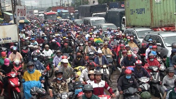 平盛郡烈士紀念碑五岔路口附近經常發生交通堵塞。（圖源：國雄）