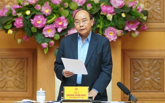 政府總理阮春福在會議上發表指導意見。（圖源：光孝）