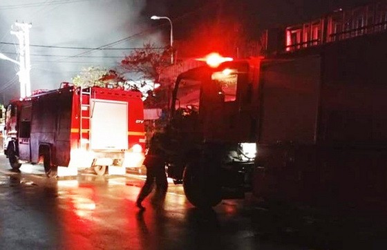 消防隊聞訊後趕抵火警現場，迅速展開滅火和營救行動。（圖源：CTV）