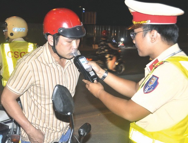 全國交警今起加大酒精濃度檢查力度 ảnh 1