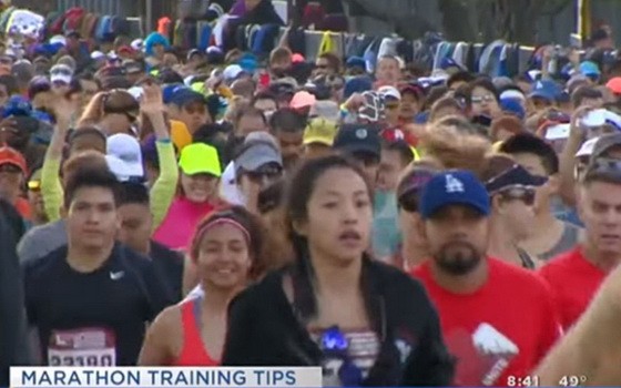 第35屆洛杉磯馬拉松比賽現場。（圖源：視頻截圖）