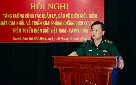 邊防部隊司令部司令黃春戰中將在會議上講話。（圖源：雄科）