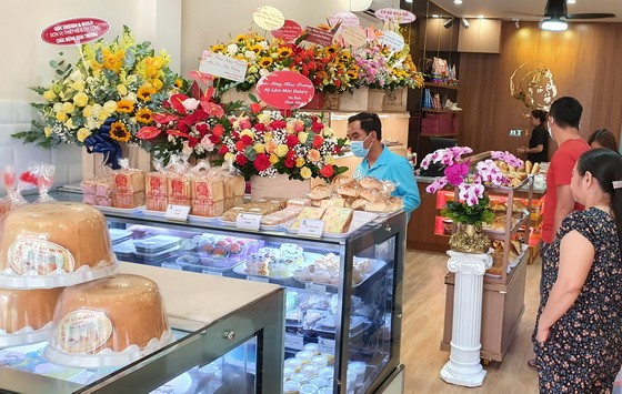 喜臨門後江門市部新張吸引許多消費者光顧。