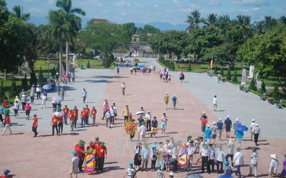 廣治省各遺跡、遺跡區和遺跡景點暫停接待遊客活動。圖為遊客參觀廣治古城遺跡區。（圖源：越通社）