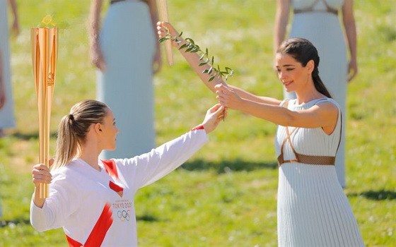 國際奧委會表示，現在仍然以如期舉行奧運為目標在計畫工作。圖為在希臘雅典舉行的聖火點燃儀式。（圖源：國際奧委會）