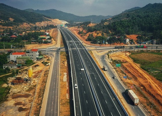 連接諒山省與金甌省的北南高速公路的若干路段已通車。