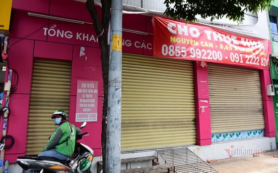 受新冠肺炎疫情影響，多所外語中心無法重新開課運營，加上門面租金開支龐大，唯關門撤退之擇。