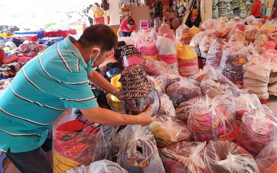 平西市場批發防疫帽。