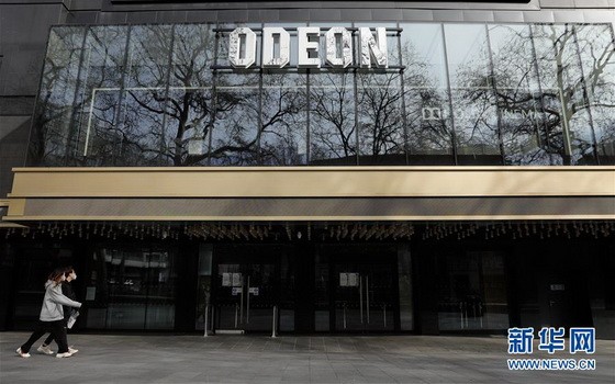 為遏制新冠肺炎疫情蔓延，英國首相鮑里斯·約翰遜20日宣布，即日起關閉英國的餐館、酒吧、電影院、健身房等營業場所。