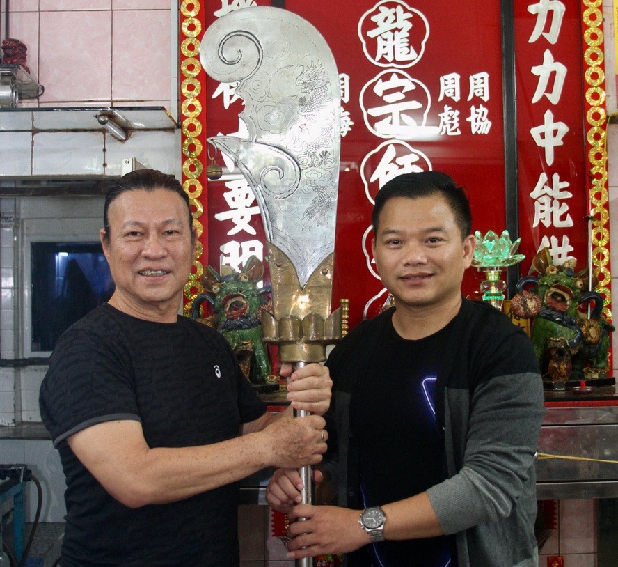 人民藝人劉劍昌捐贈先父關刀 ảnh 1