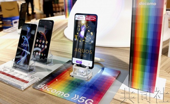 日本NTT都科摩公司25日正式啟動採用第五代(5G)移動通信系統的智能手機服務，開創了國內先河。（圖源：共同社）