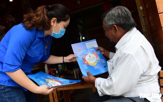 市新聞與傳播廳昨(28)日上午向全市24郡、縣每個家庭戶派發500萬張明確指出12件務須做好事項的傳單。（圖源：光定）