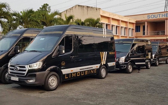 從昨日零時至4月15日，本市暫停所有往返本市9座以上租車以及9座位以上旅遊車的活動。（示意圖源：互聯網）