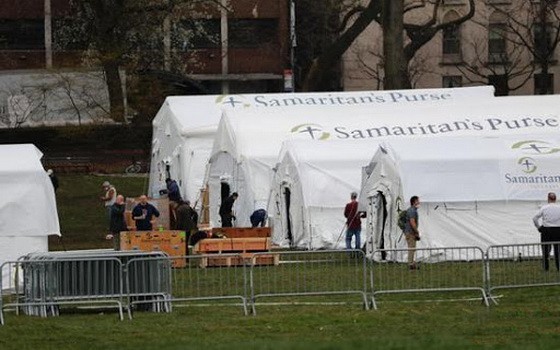 紐約中央公園搭建臨時醫院。（圖源：互聯網）