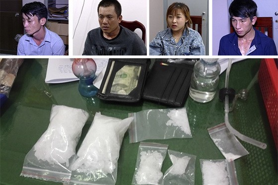 被抓獲的販毒團夥與涉案冰毒物證。（圖源：阮銀）