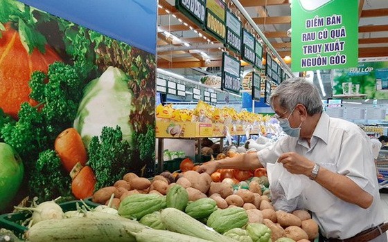 各家超市的商品充足。