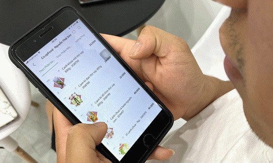 疫情期間上網購物。