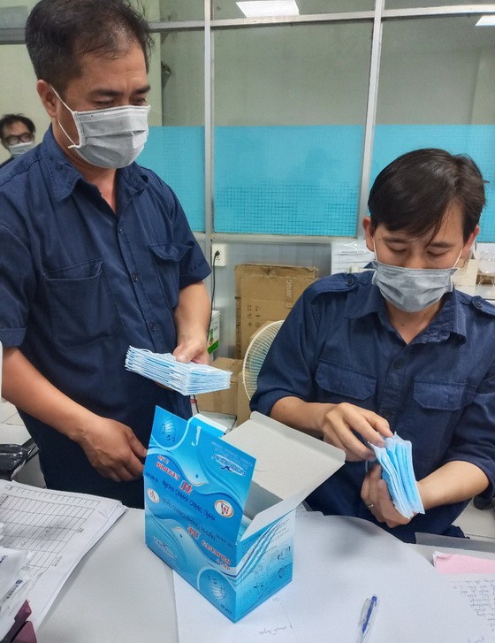 寶元公司工會準備口罩發給員工。