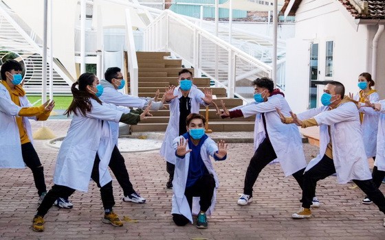 “隔離舞曲”短片一畫面。（圖源：HTV3 DreamsTV）