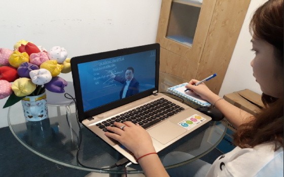 學生在線上學習。（圖源：互聯網）