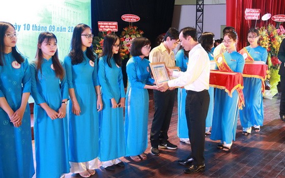 市銀行大學大學生助學金頒發儀式。（圖源：黎清）