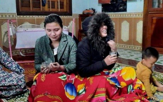 森林迷路的姐妹倆經搜救隊出動搜索，終於找到並送回家安全無恙。（圖源：H.T）