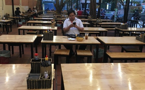 餐飲業要確保疫情期間的消費者就餐安全。（圖源：陳金英）