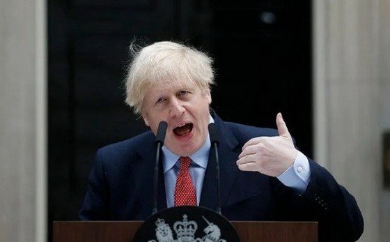 4月27日，英國首相鮑里·斯約翰遜在唐寧街10號發表致辭，這是他從新冠肺炎康復後重返工作崗位的第一天。（圖源：AP）
