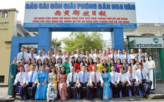 本報攝於 2019 年的全家福。