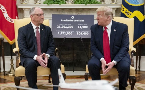 特朗普總統與路易斯安那州州長愛德華茲會晤。（圖源：AP）