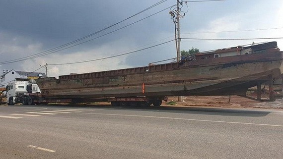 運載超長物體的牽引車遭罰款9000多萬元。（圖源：慶長）