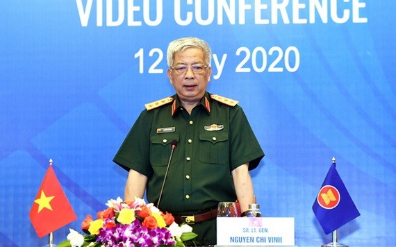 黨中央委員、中央軍委常務委員、越南國防部副部長、越南東盟高級國防官員長阮志詠上將出席會議並發表講話。（圖源：仲海）