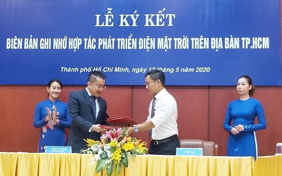 本市太陽能合作開發備忘錄簽署儀式。（圖源：黃梅）