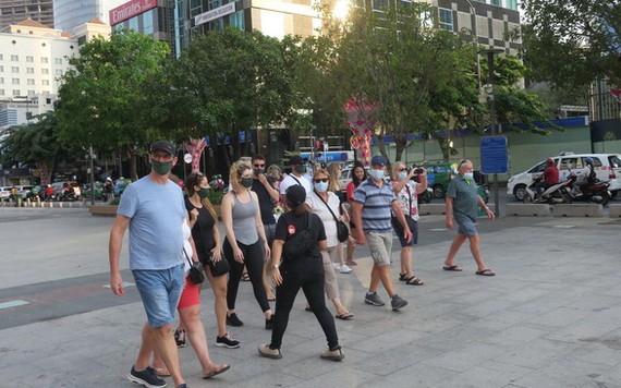 外國遊客在今年3月疫情期間參觀本市。