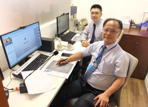 本市台商會鄭文忠會長(前者)參加台灣貿協辦理的“越南市場趨勢線上分享會”。