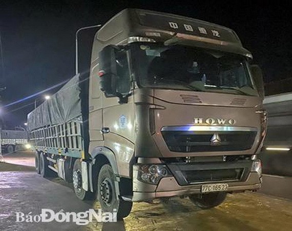 被扣留的一輛超載運沙卡車。（圖源：同奈報）