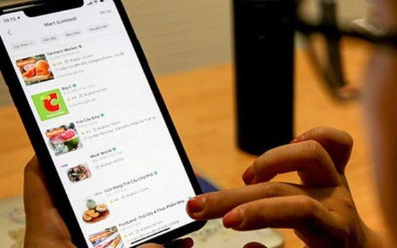 在市場背景有所變動時，各家企業紛紛使用網上銷售渠道。