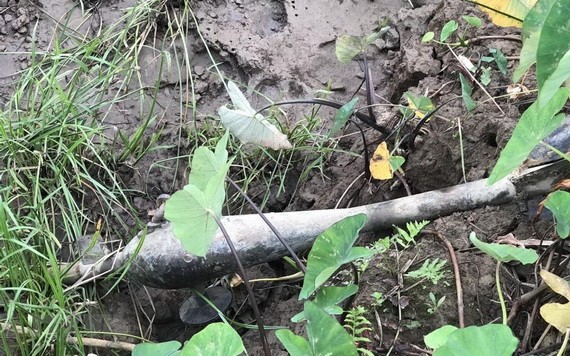 太平河岸驚現一枚疑似炸彈的物體。（圖源：越通社）