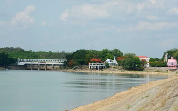 油汀湖心水位正快速下降。（圖源：德仲）