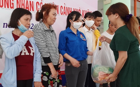 “關愛貧困者”活動現場一瞥。