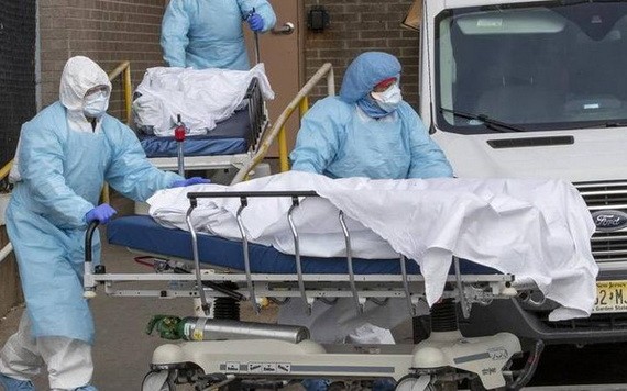 美國新冠肺炎確診病例27日累計超過169萬人，死亡人數突破10萬人。（圖源：路透社）