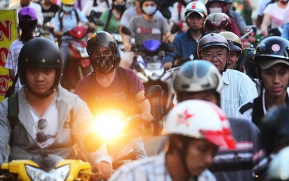 交通運輸部的24小時須開車燈草案引起爭議。