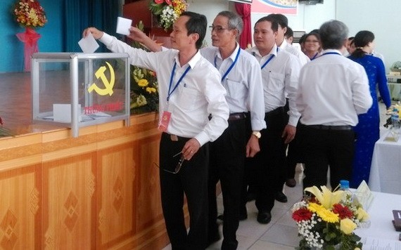 市工商高等院校黨部成員投票選出新一屆黨部執委會。（圖源：愛真）