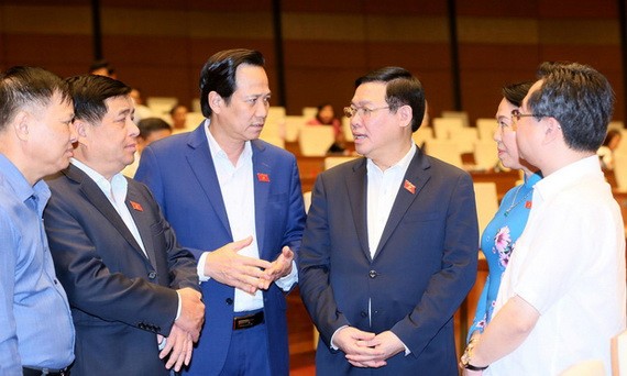 國會代表商議備受關注問題。(圖源:互聯網)