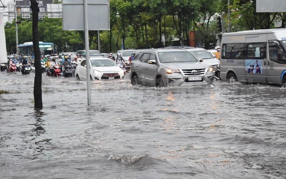 6月3日下午,大雨過後的平盛郡阮友景街積水氾濫成河一片汪洋。(圖源:廷理)