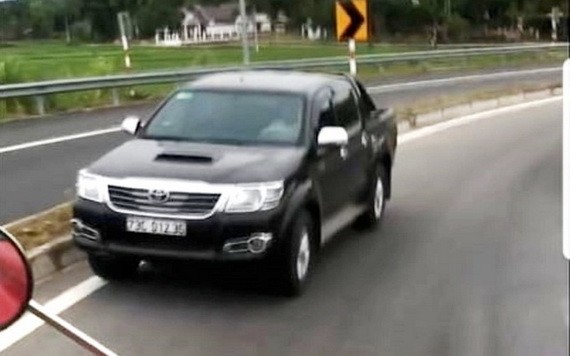 編號73C-012.36汽車竟從引道方向違規逆向駛入高速公路。(圖源:視頻截圖)