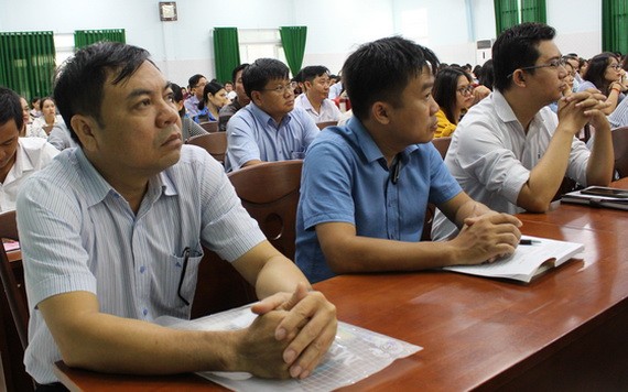 講堂上坐滿了來自本市民-政-黨機關黨委新對象入黨的學員。（圖源：廷余）