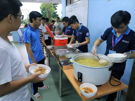 友情餐深受大學生歡迎。