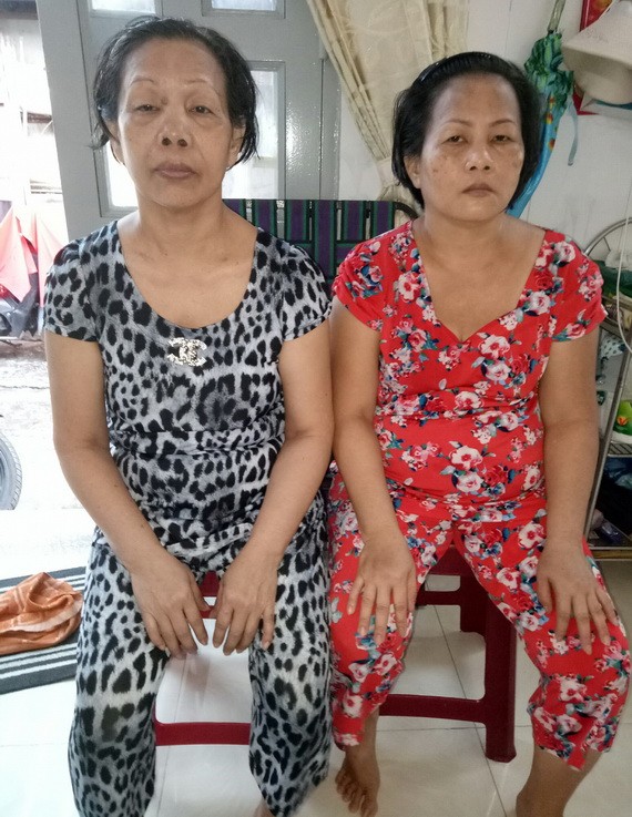 李霞(左)和李月珍因病喪失勞動力。